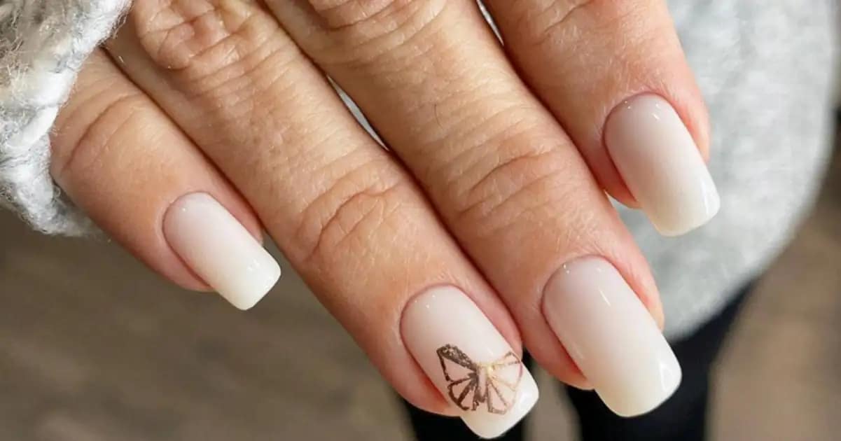 Manicura y cuidados de belleza durante una experiencia romántica