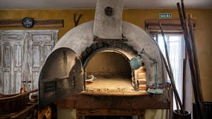 Gastronomía tradicional segoviana durante una escapada romántica