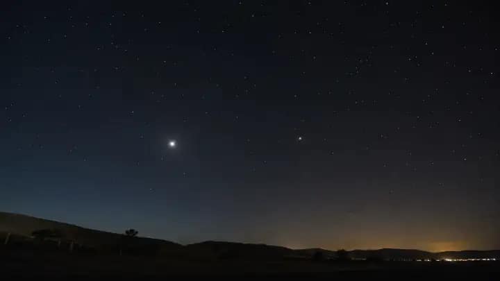 Venus y Saturno conjunción aparente en Cosmoveros hotel burbuja cerca de Madrid